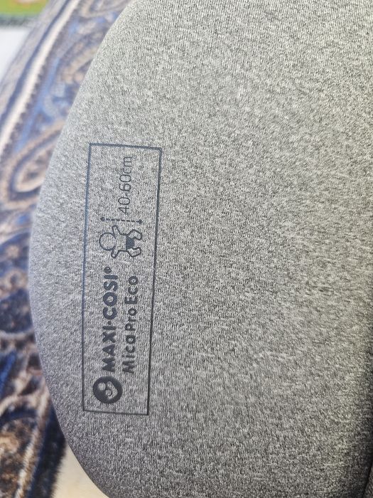 Insert scaun nou nascut