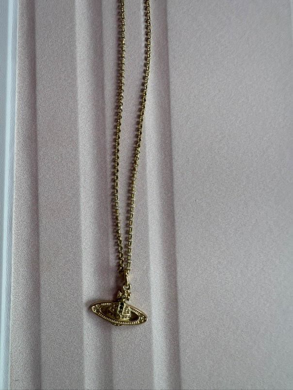 Viviene Westwood колие