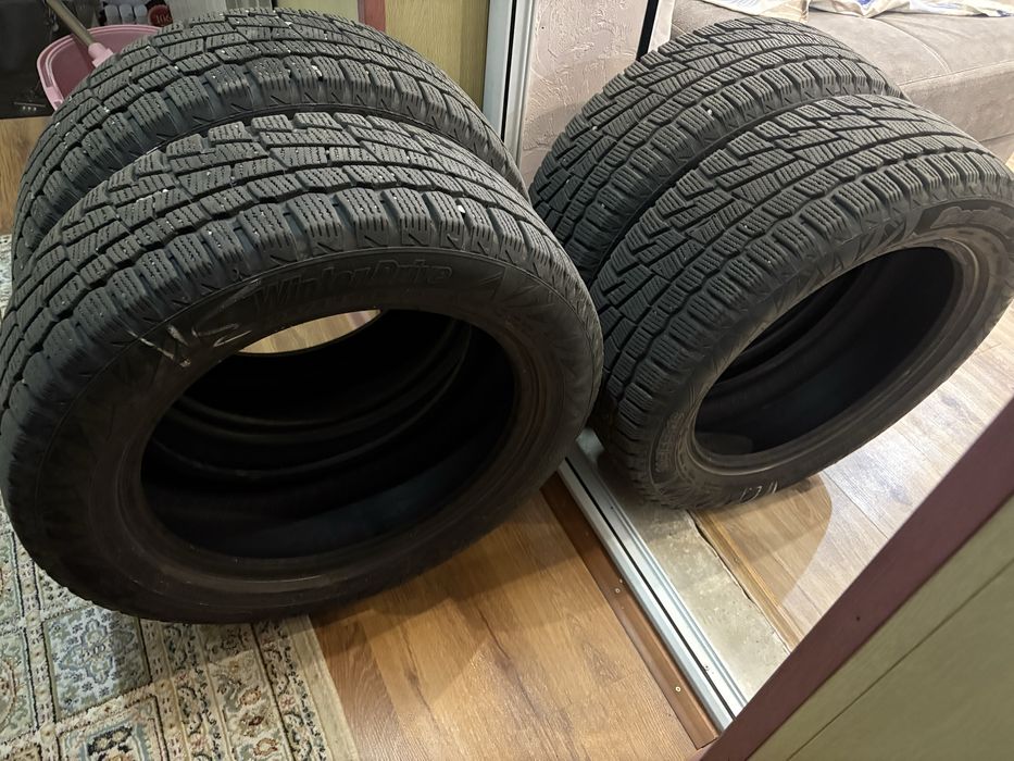 Продам зимние шины 205/55/ 16* размер  в отличном.