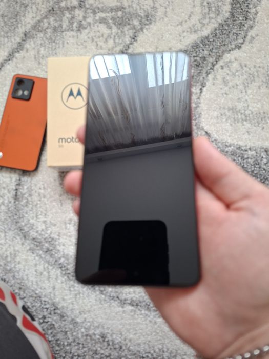 Motorola G84 5G Pantone Viva Magenta