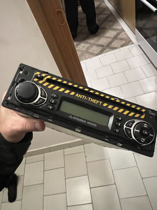 Орогинално радио от Mitsubishi outlender