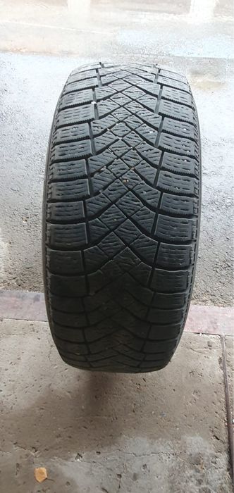 Зимние шины Pirelli 215/60/16