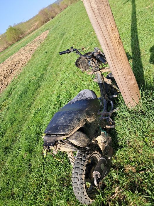 Vând scuter aprilia