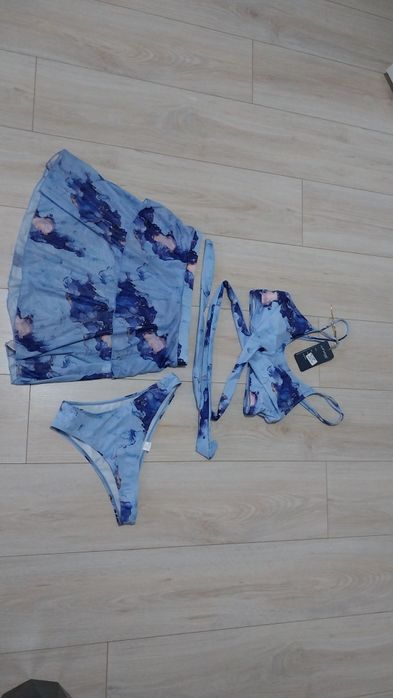 Купальник новый 40 - 42 размер,  нежный приятный материал рисунок на г