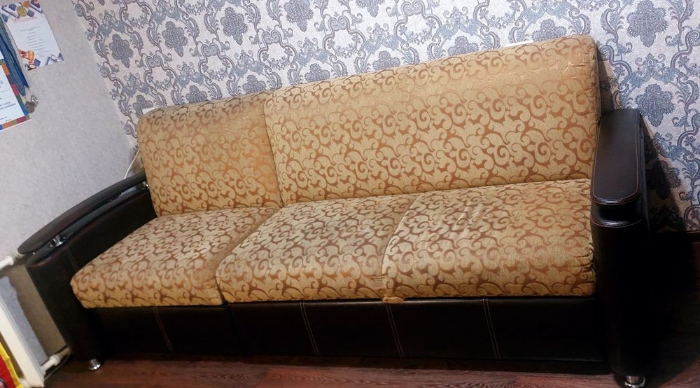 Диван отдаем даром