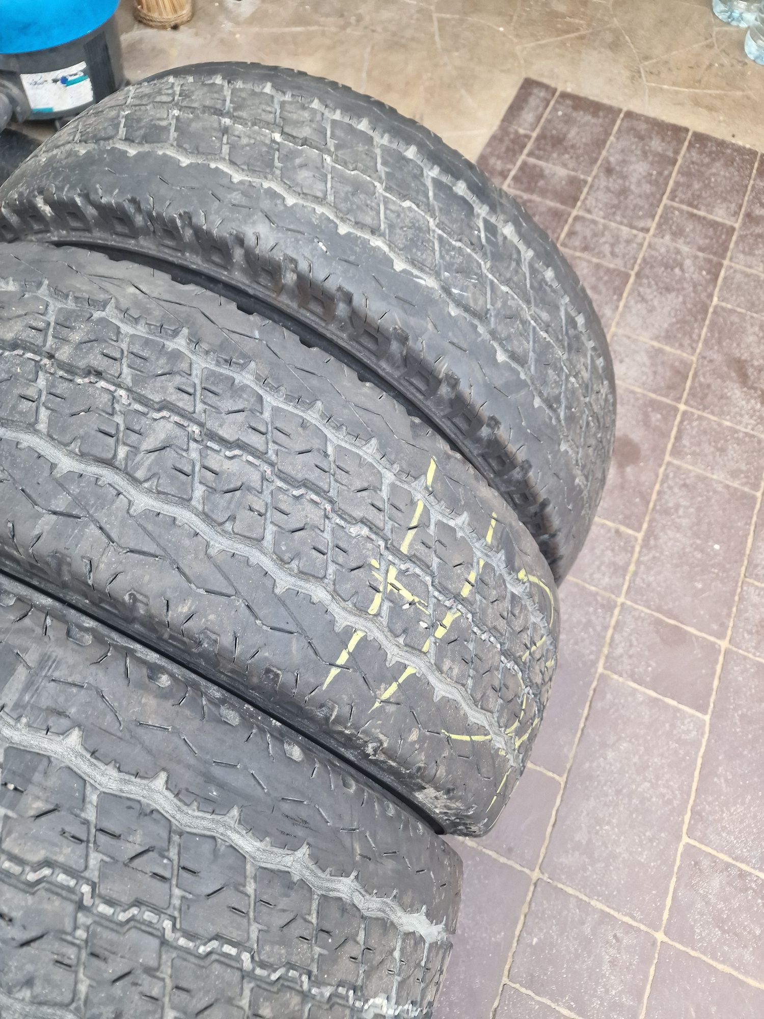215 70 15 C bridgestone vara