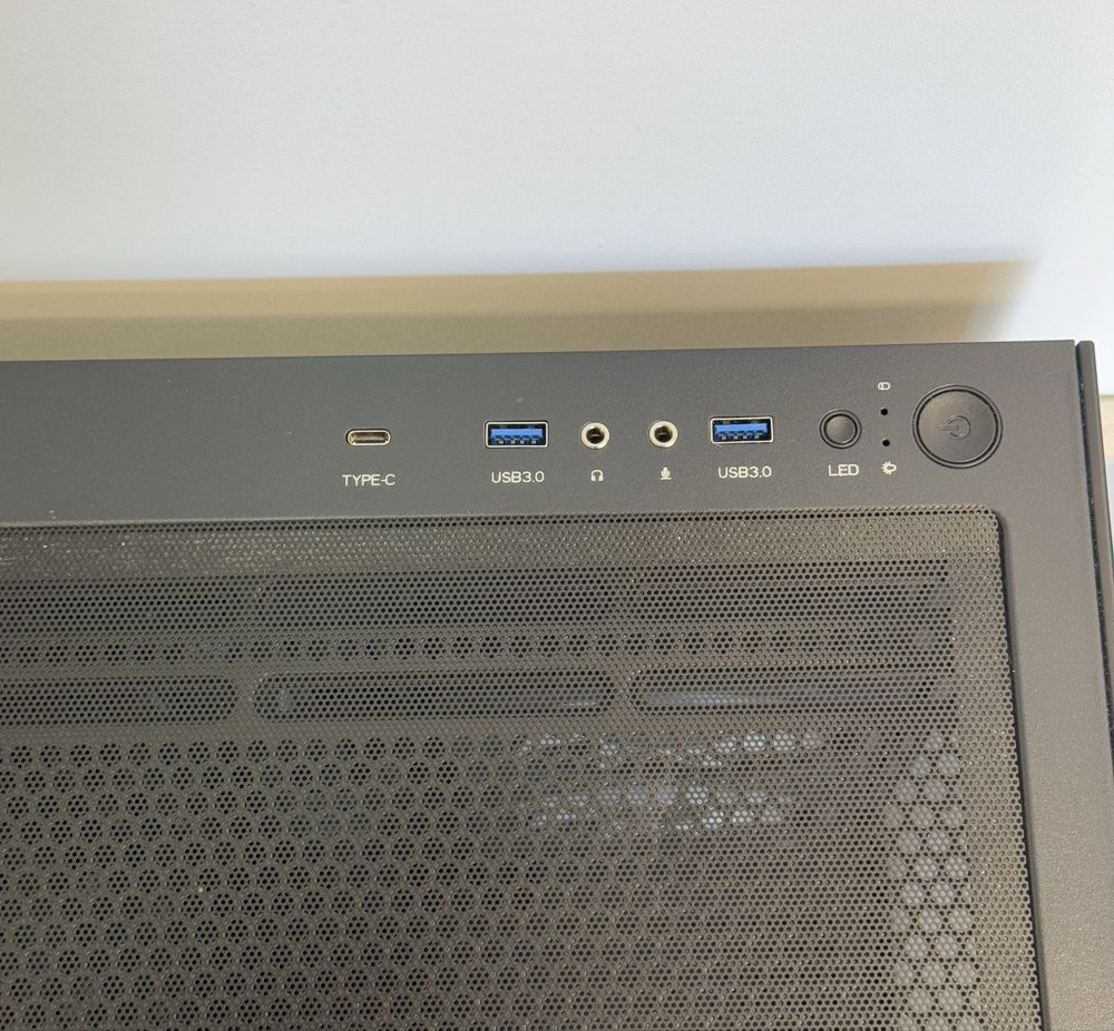 Продавам геймърски компютър Systemtreff