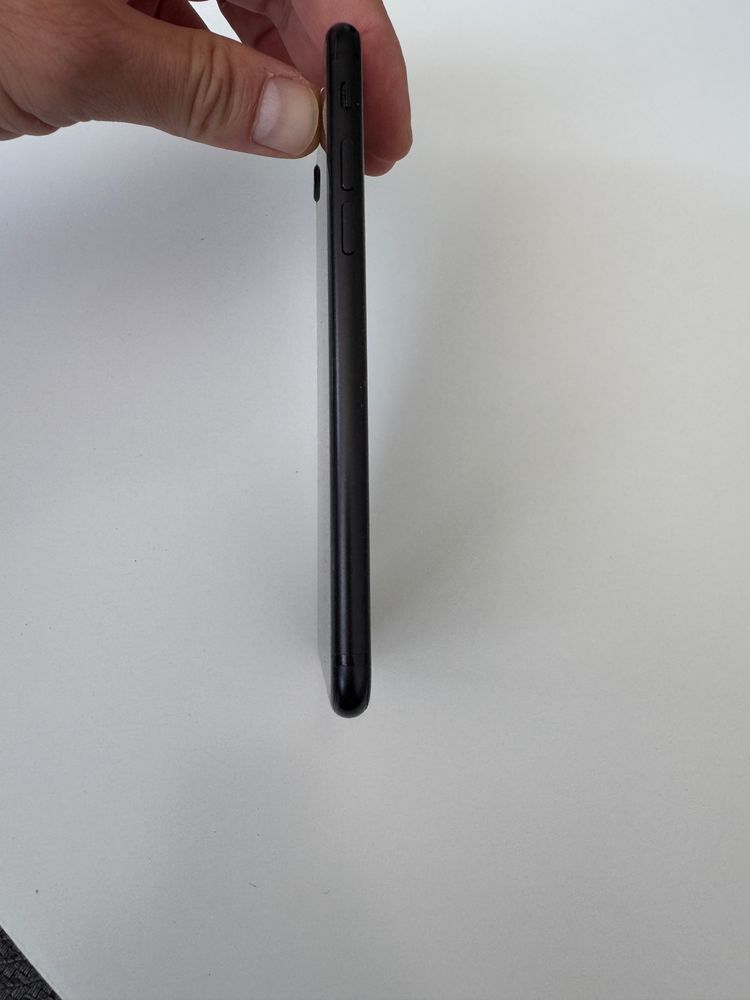 Телефон Айфон iPhone SE 2 64GB