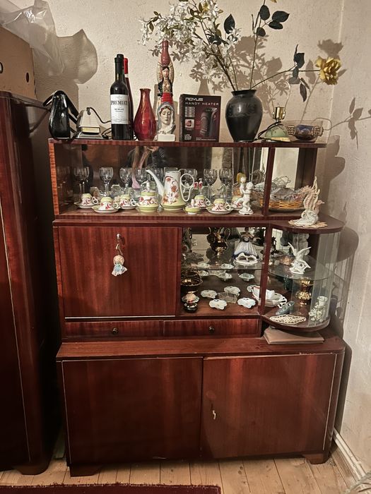 Mobila veche de peste 100 de ani . Din nuc