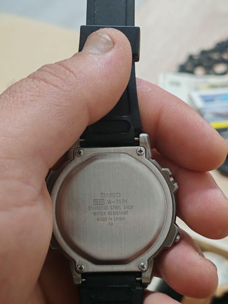 Продавам оригинален часовник Casio Illuminator модел AW-E10. Използван
