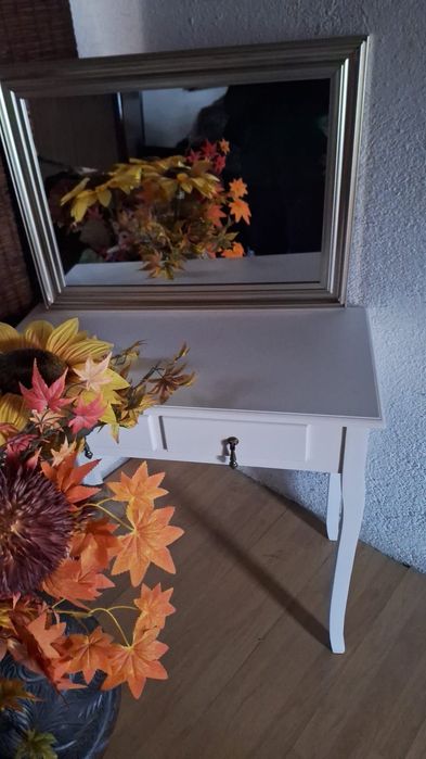 consola alba cu oglinda