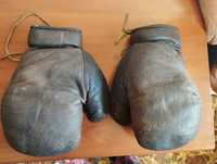 Mănuși box vechi