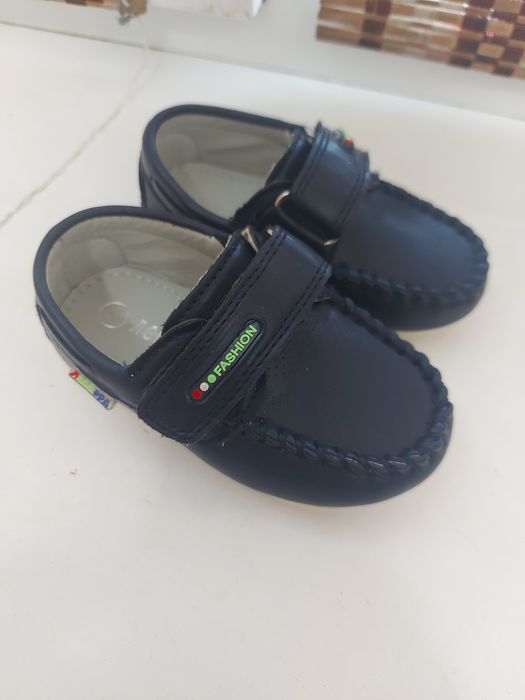 Продам обувь детскую