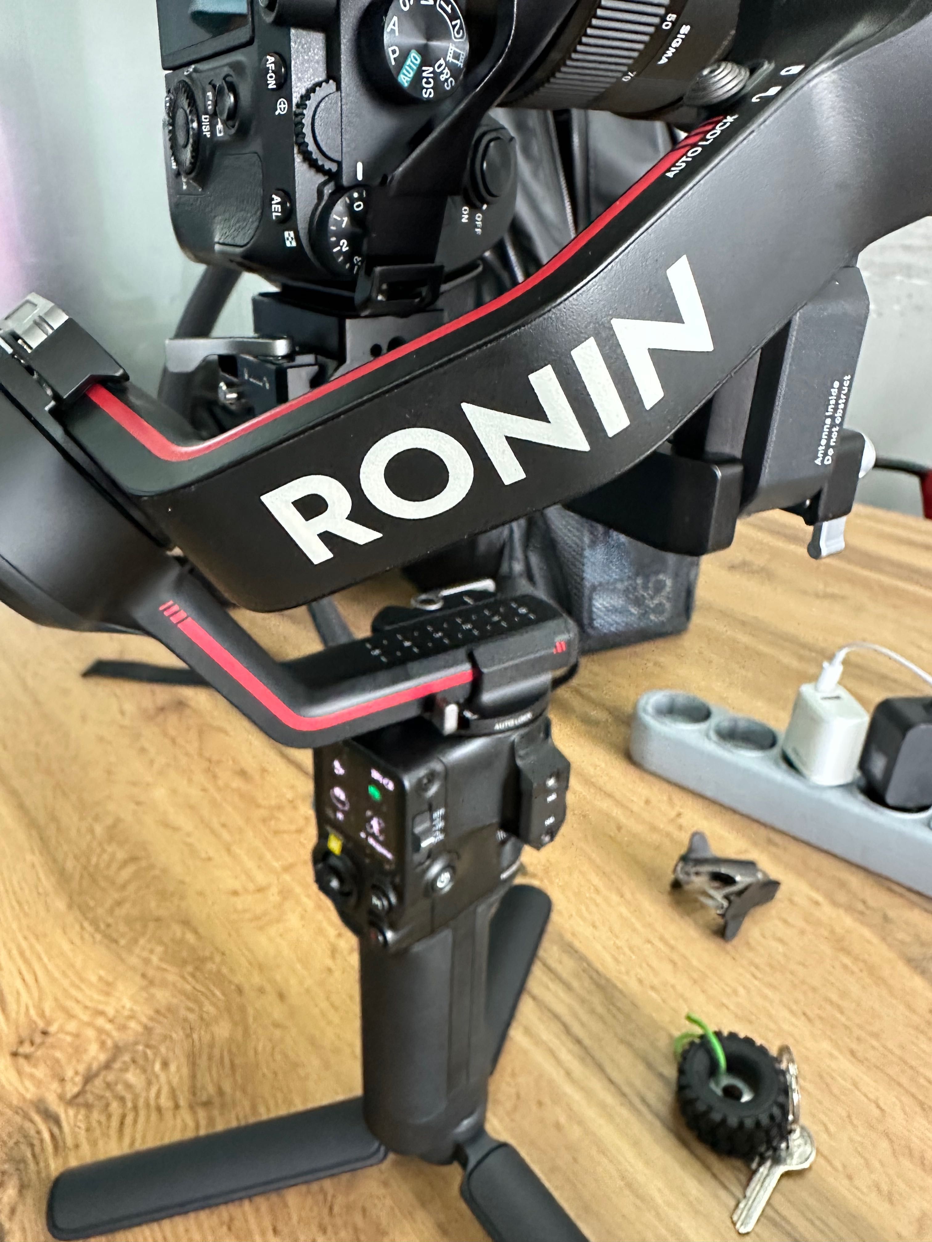 Sony a7 iii, sigma 24-70, ronin rs3, do mic 2 person