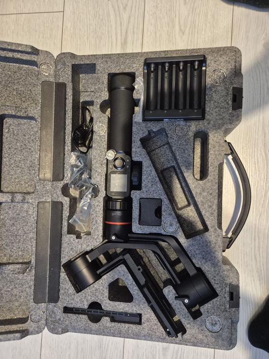 Feiyu Tech AK2000 Stabilizator pentru DSLR si Mirrorless