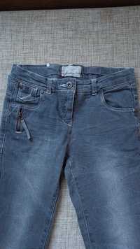 Продам джинсы для девочки р152