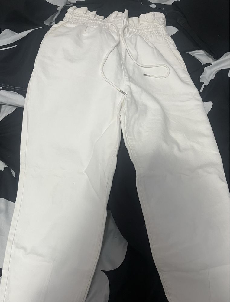 Pantaloni bershka