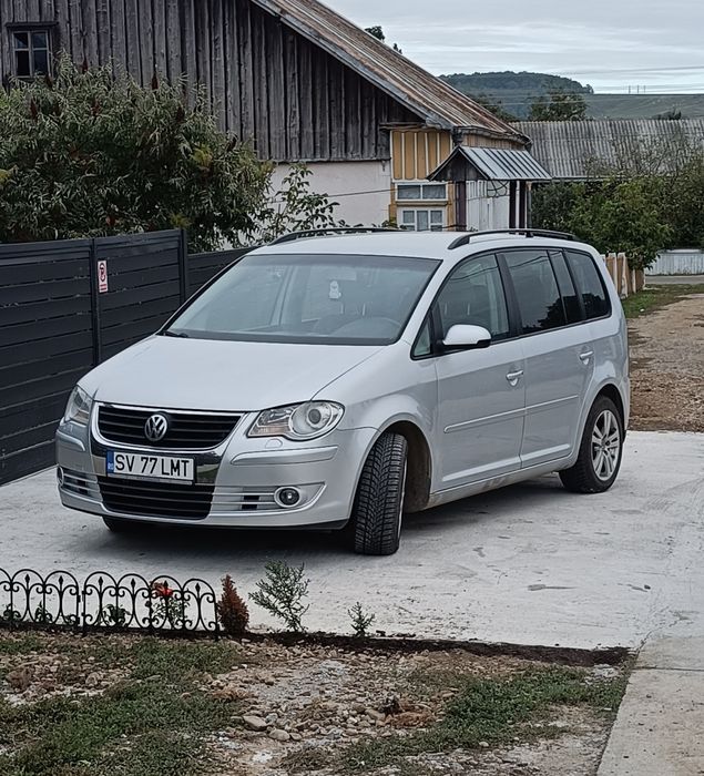 Vând Volkswagen Touran