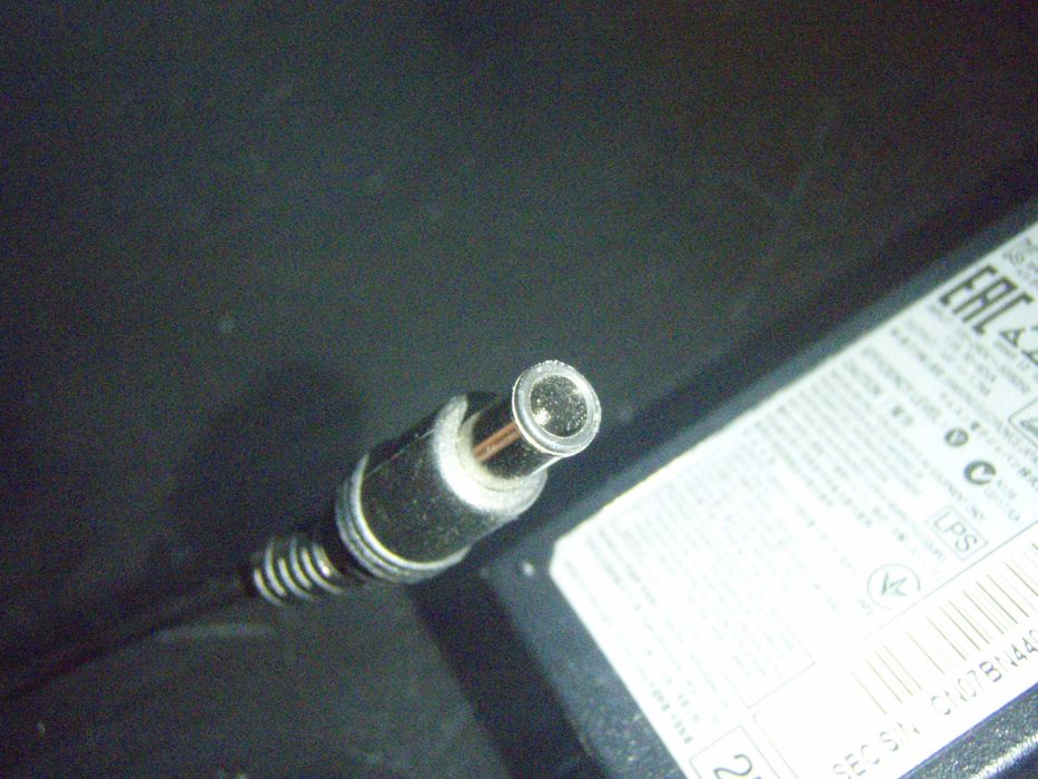 Alimentator Samsung 14V 1.79A 25W, mufa rotunda cu pin central