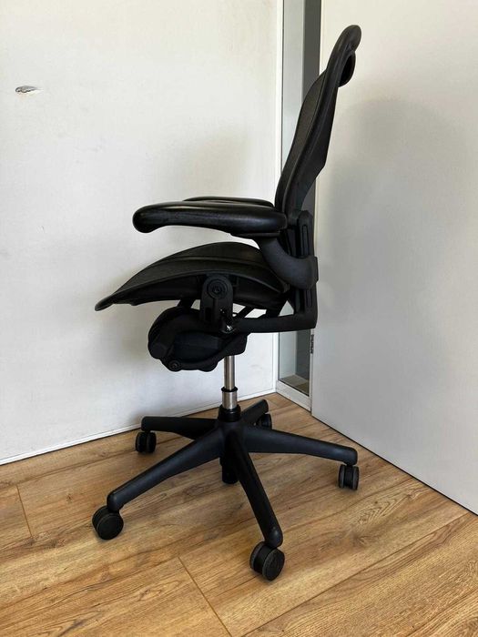 Refurbished Herman Miller Aeron - Graphite
