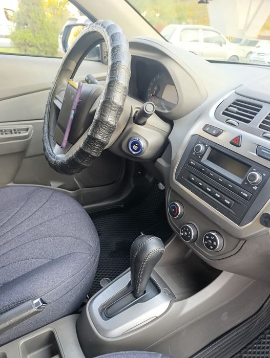 Белый Chevrolet Cobalt, июнь 2024