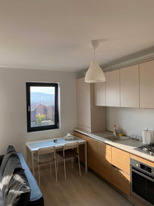 Inchiriez camera in apartament cu 2 camere