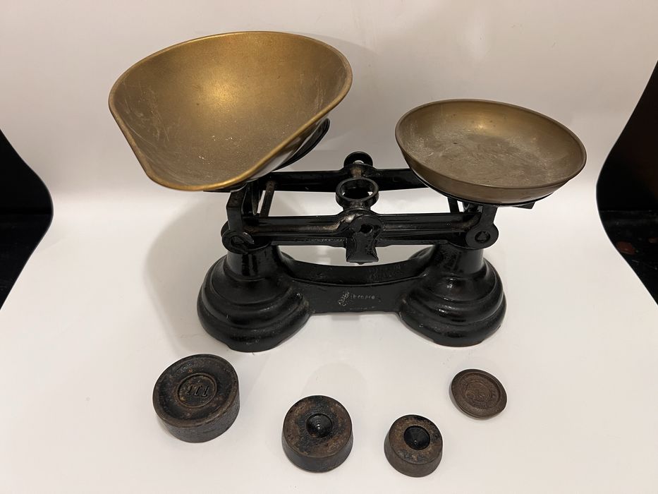 Cantar vechi marca Ibrasco prevazut cu 4 greutati.