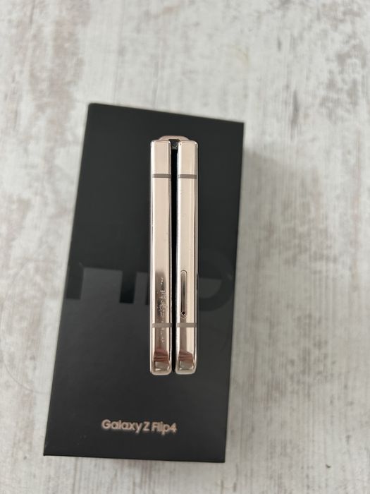 Samsung Galaxy Z Flip 4
