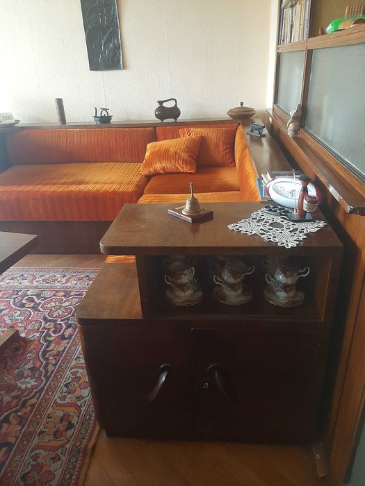 Старинни мебели от орех, бюфет, холов ъгъл + 2 фотьойла и 1 табуретка