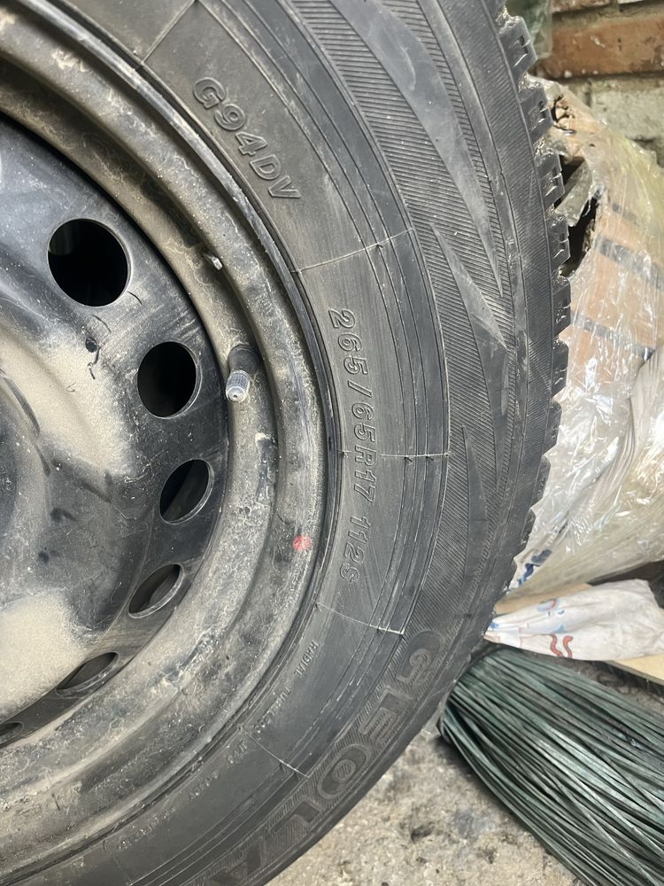 Продам летние шины Yokohama 265/65 r17 112S