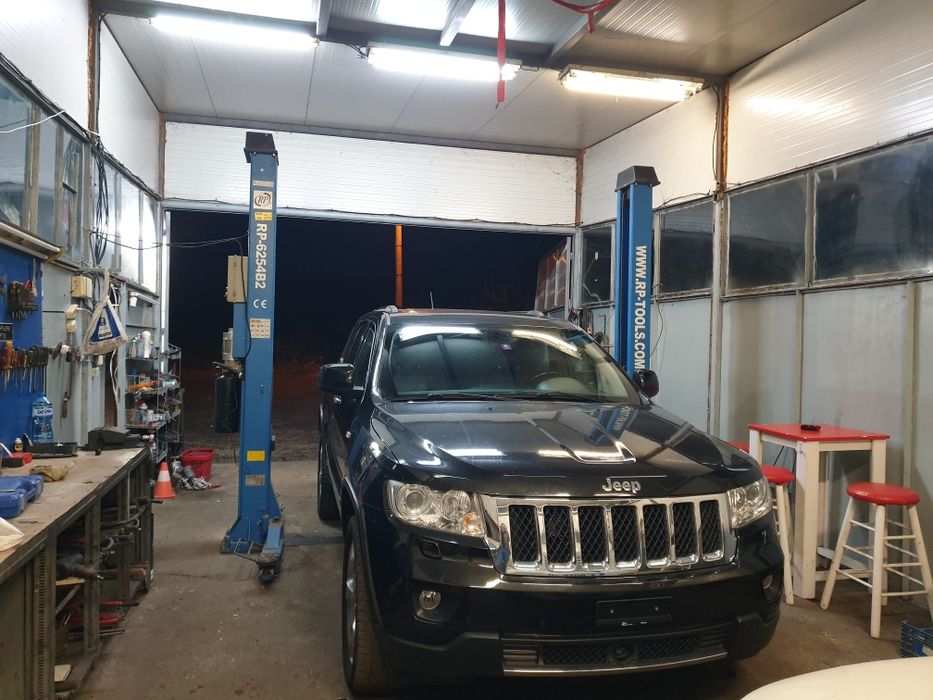 Автосервиз на самообслужване в Бургас | Подемник под наем, инструменти