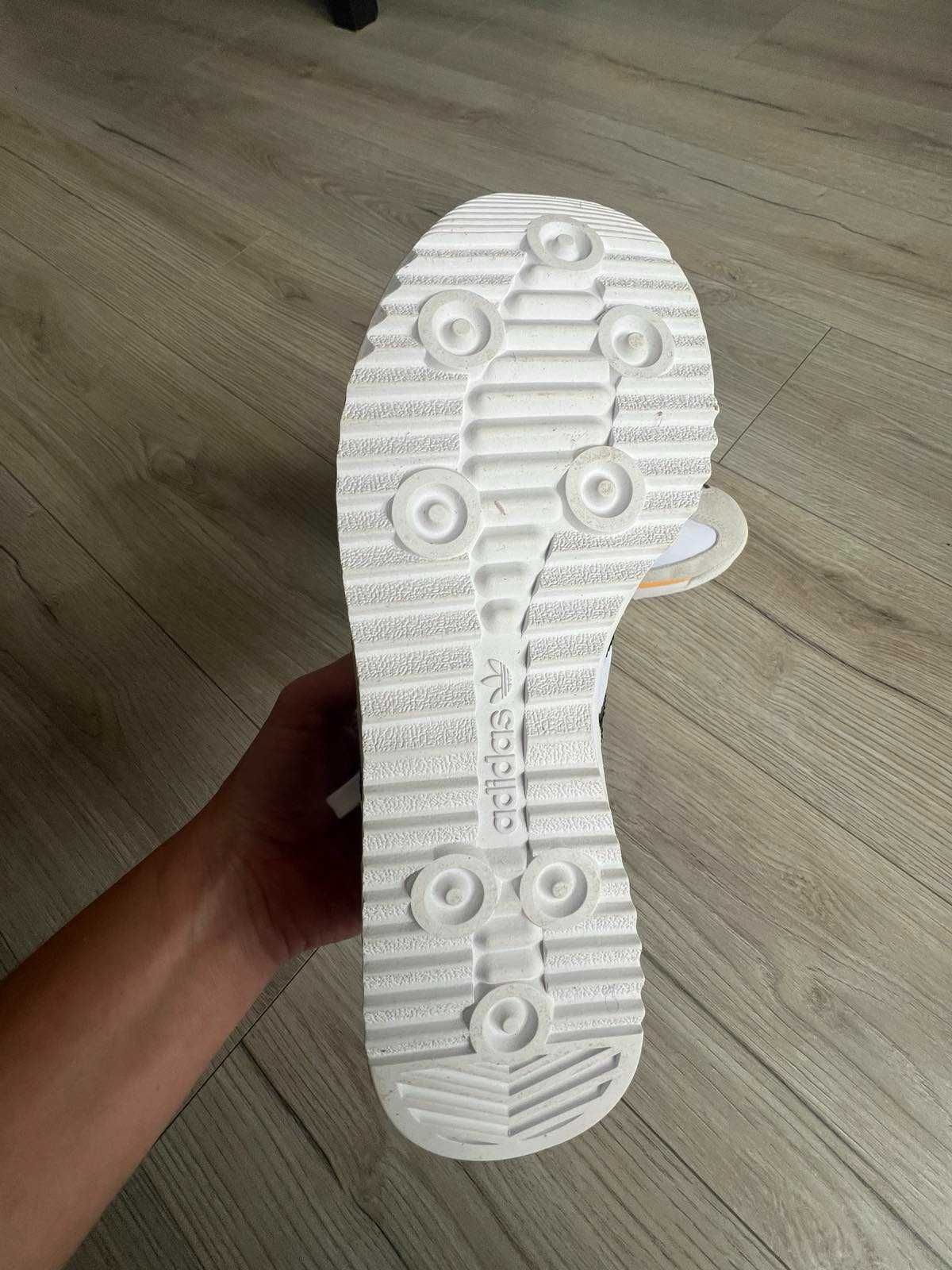 Продавам чисто нови оригинални дамски кецове Adidas