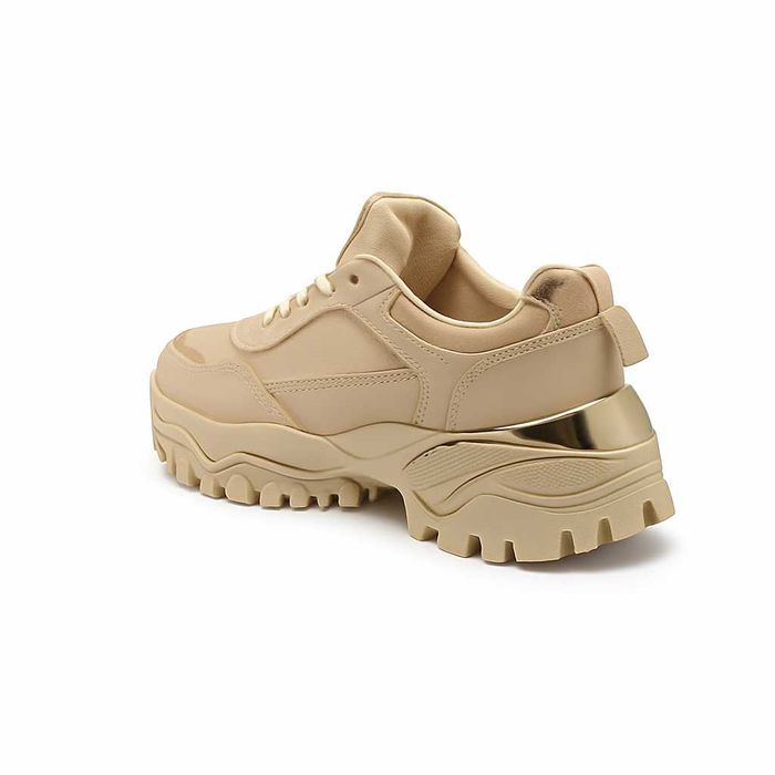 Дамски бежови сникърси с масивна подметка и златисти акценти