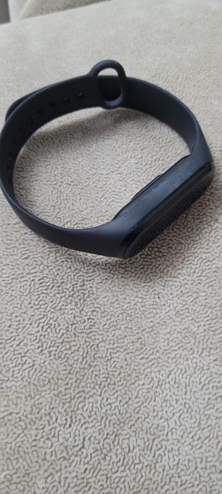Часы MI BAND  продаются срочно