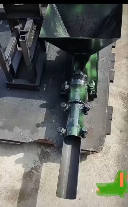 Presă de brichetat rumeguș cu cărbune lignit semiumed,prod 15kg/minut