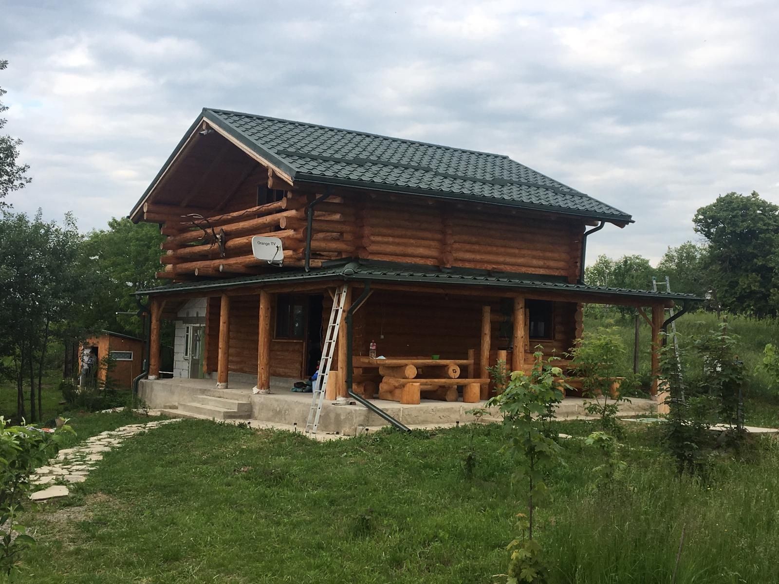 Cabane lemn rotund