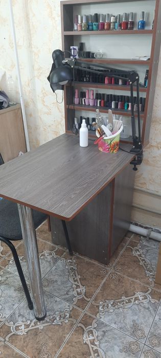 Продаётся маникюрный стол