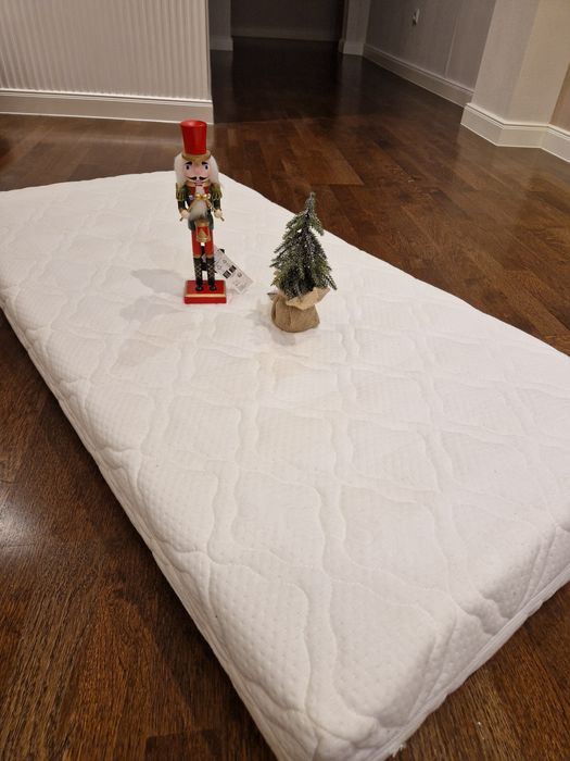 Матрас на детскую кроватку в отличном состоянии