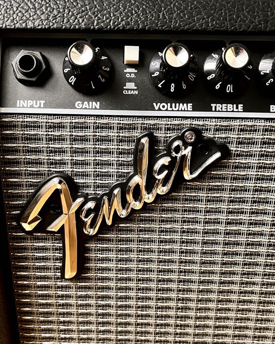 Amplificator Fender Frontman 10G + Cablu Fender 3M