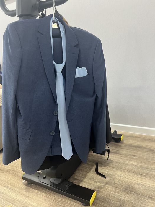 Продам 2 пары костюма