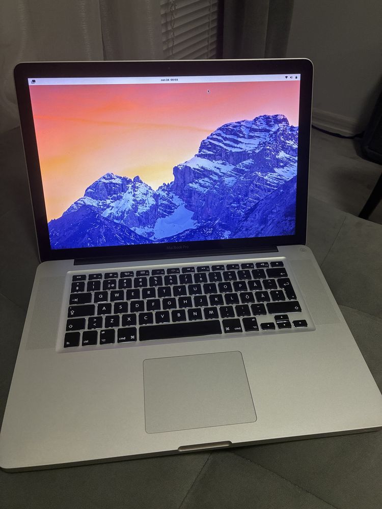 Apple MacBook Pro, intel i7, Samsung evo SSD, 8GB Ram