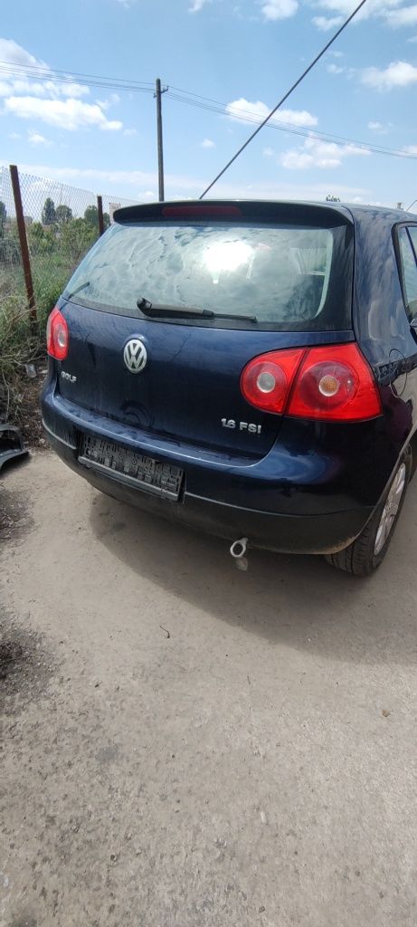 Dezmembrez VW Golf 5 1.6 benzina