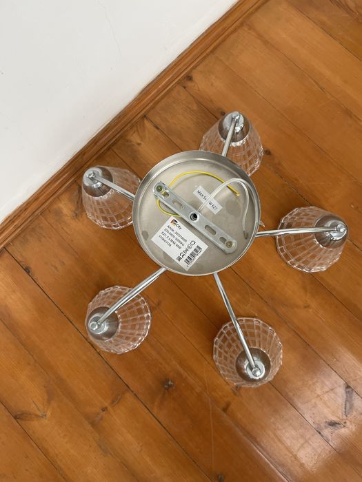 Люстра  в отличном состоянии