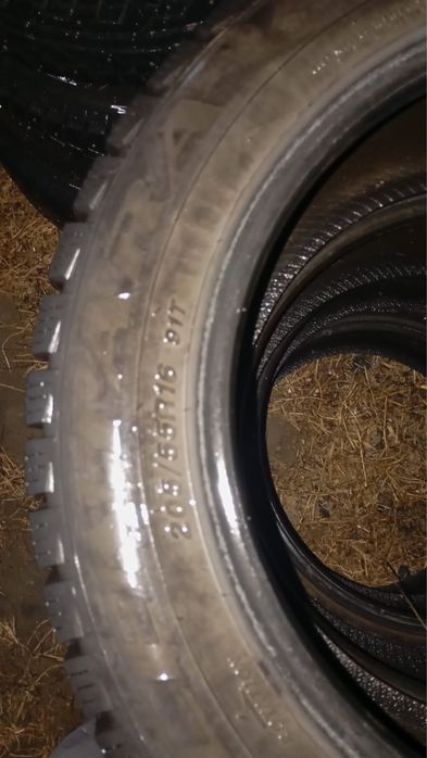 Комплект зимних шин CENTARA 205/55/16  шипы в отличном состоянии