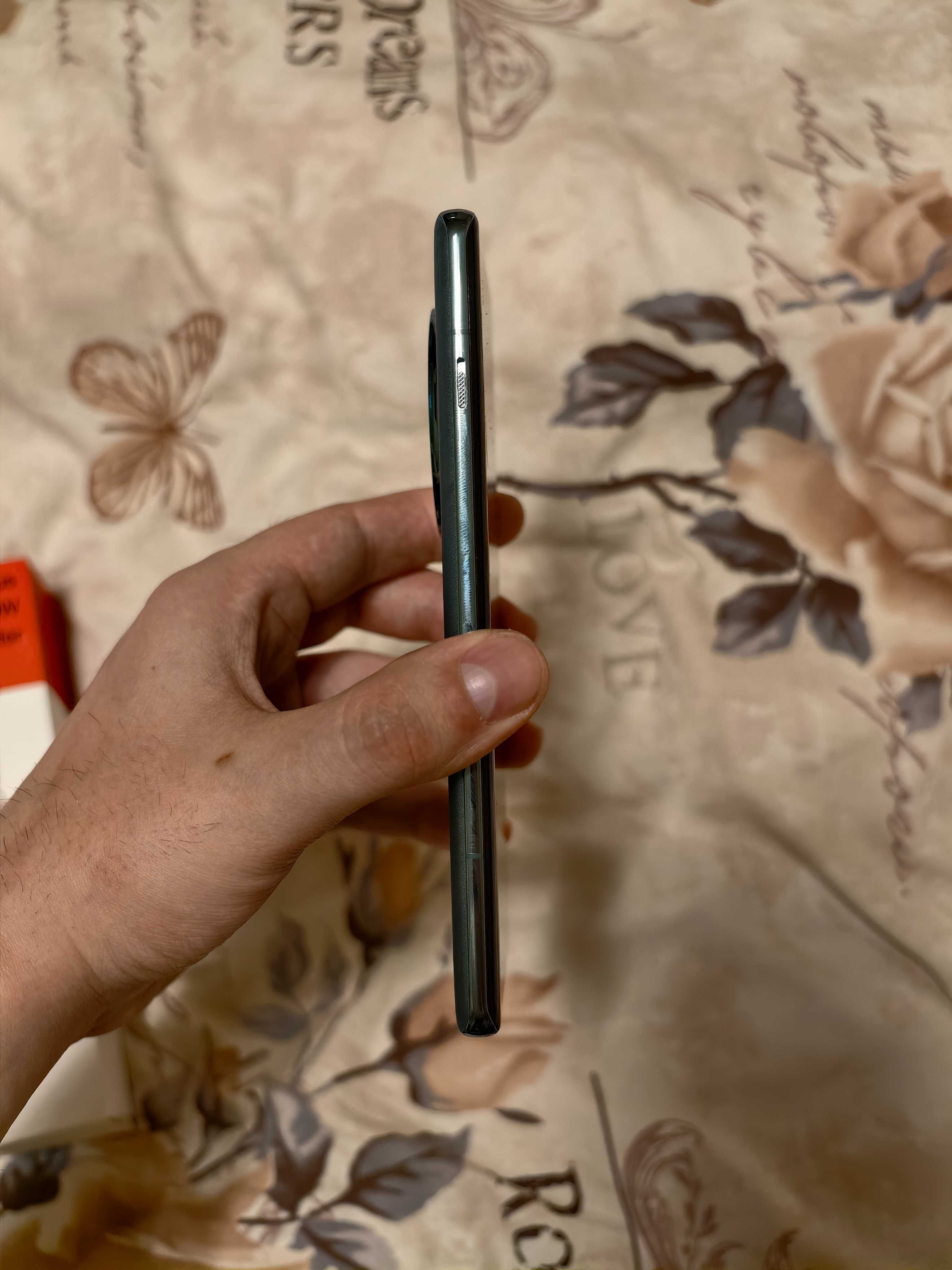 OnePlus 12 16/512 много запазен в гаранция