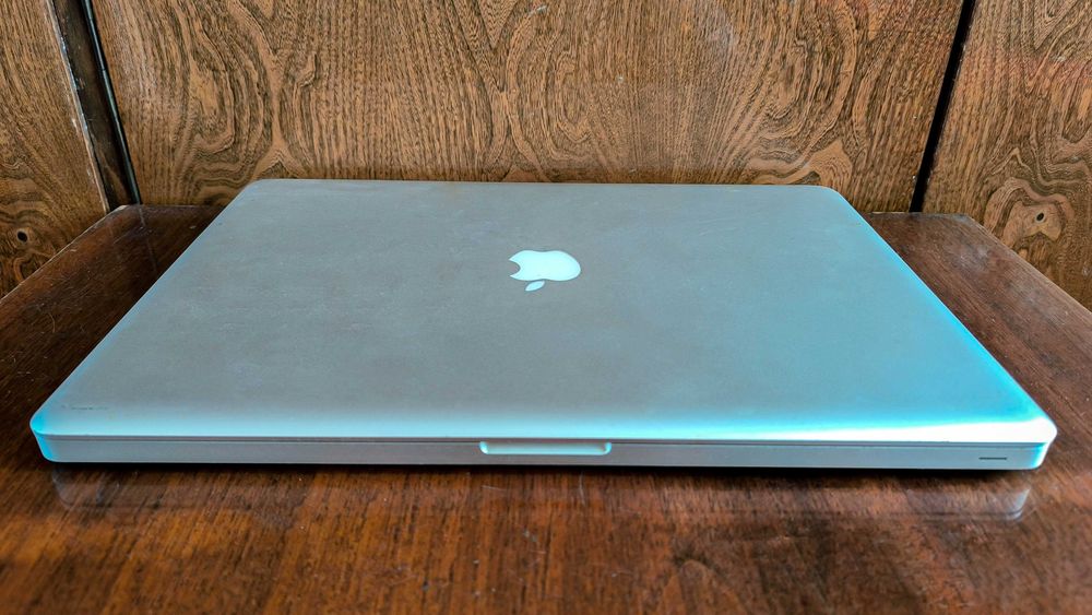 лаптоп  - ябълка