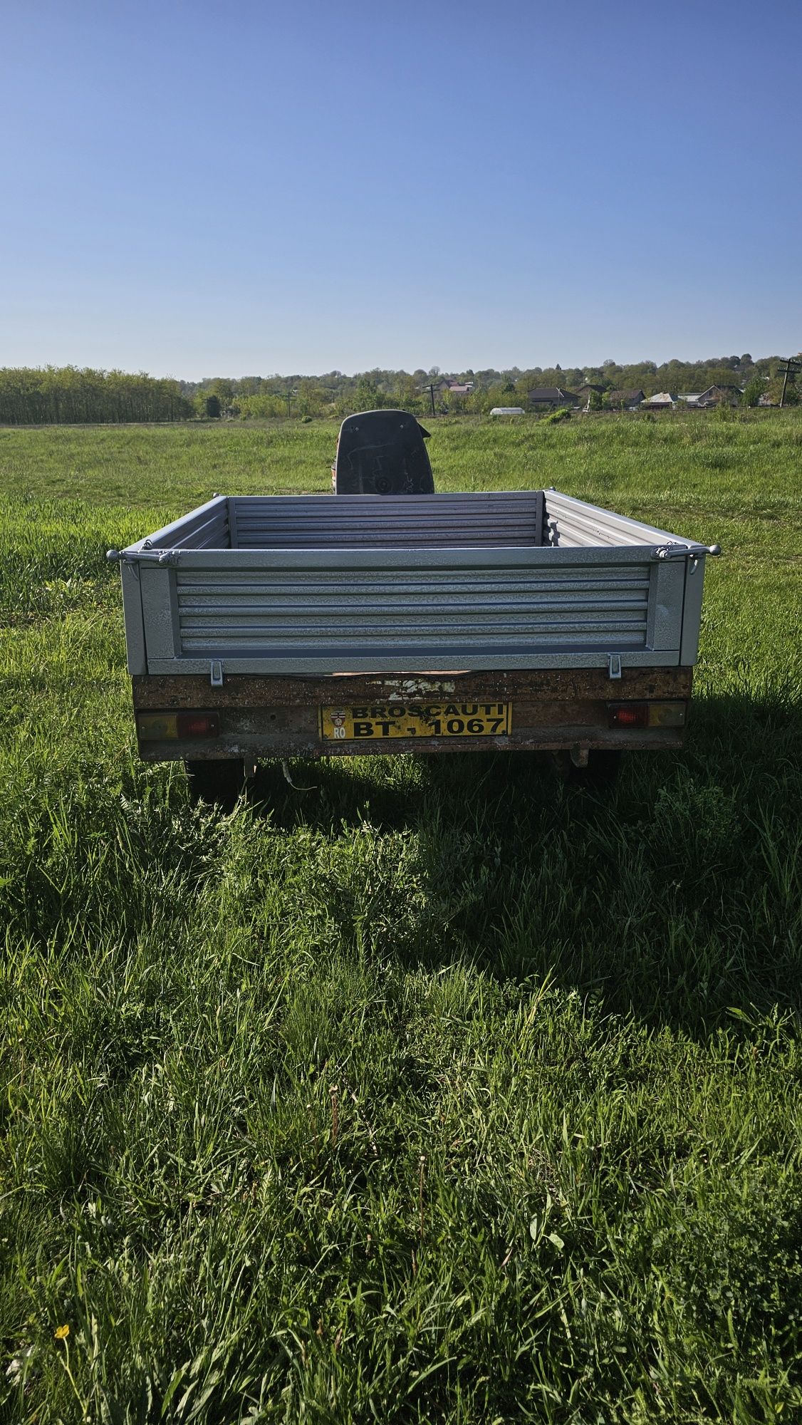 Vând tractor 4x4