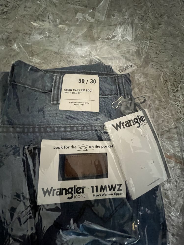 Продам джинсы Wrangler