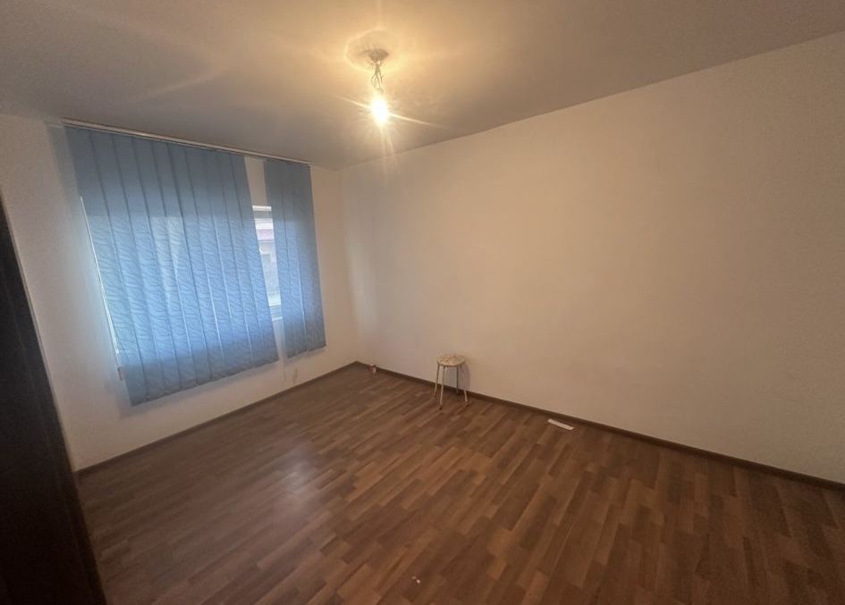 Garsoniera recent renovata