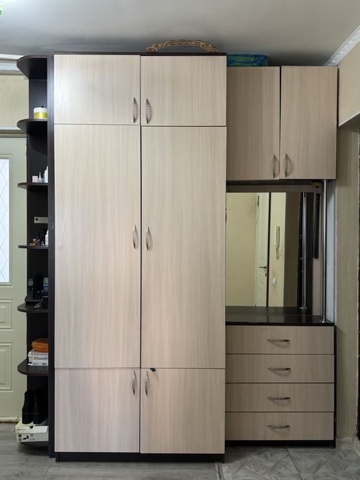 Продам шкаф. Состояние идеальное.